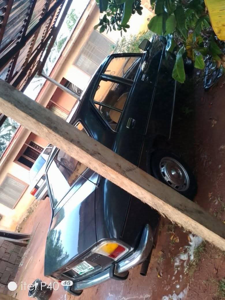 A picture of 1985 Peugeot 504