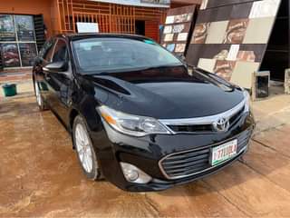 A picture of Toyota Avalon 2013