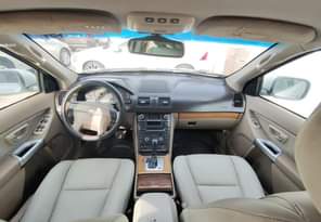 A picture of 2007 Model Volvo XC90 White Kindly Call or Whatsapp me