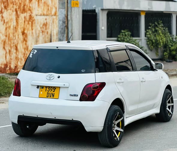 A picture of TOYOTA IST DVN