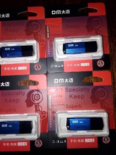 A picture of FLASH DRIVE ORIGINAL 8gb sh 6 000 jumla kuanzia pc