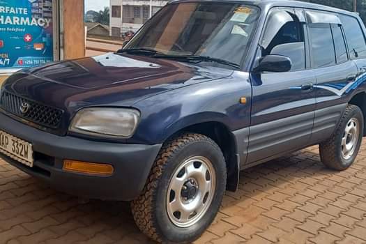 A picture of TOYOTA RAV4 UAP IN PERFECT CONDITION QUICK SELL 13M 0708