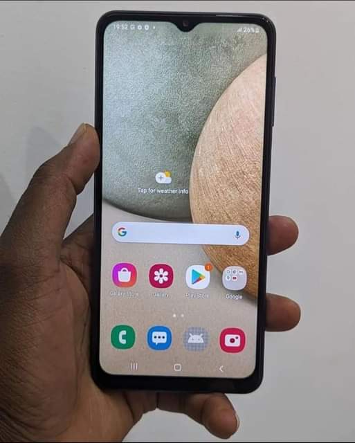 A picture of Samsung A12 64gb bei 160K Piga 0677508945 nipo dsm Simu