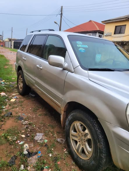 A picture of Honda pilot 2005