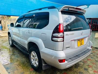 A picture of Prado diamond 120 gari ipo vizuri sana Bei ml 28