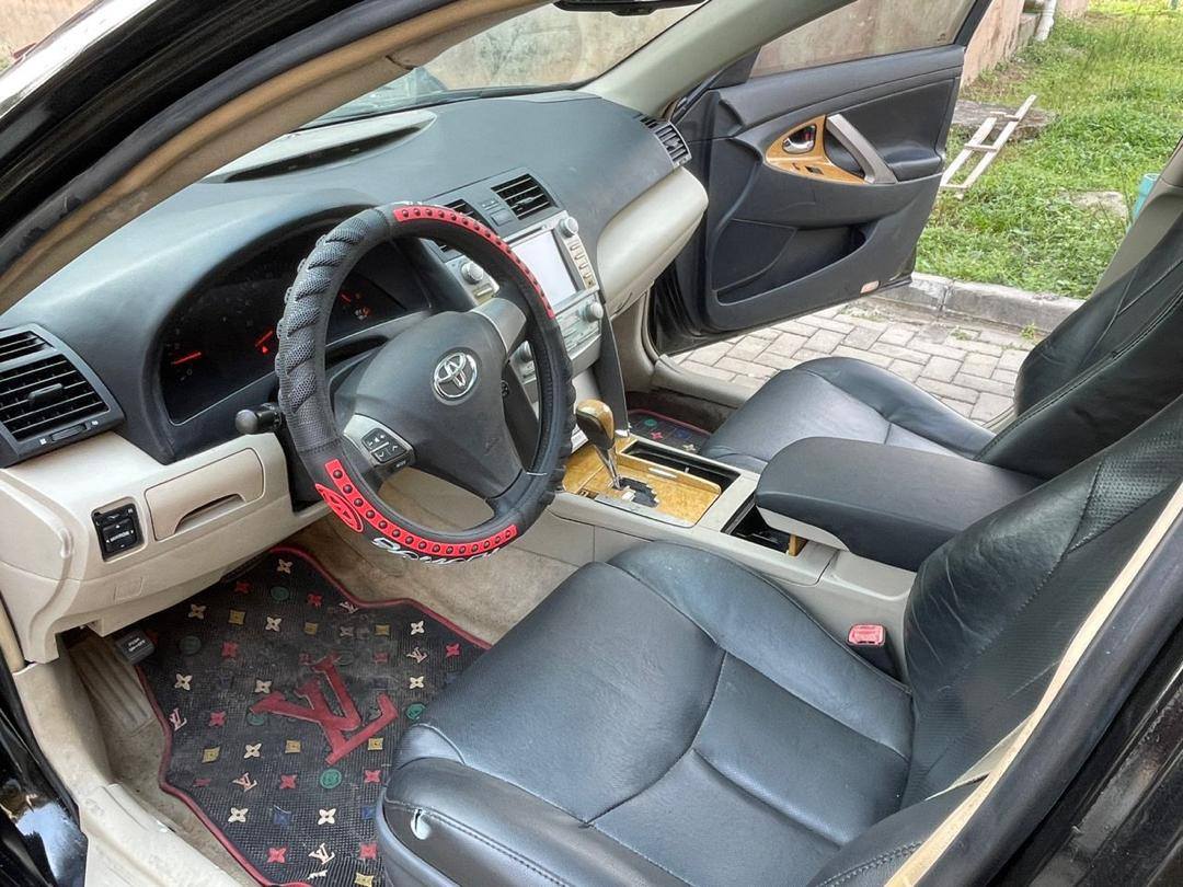 A picture of Toyota Camry 08