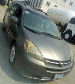 A picture of Toyota Sienna 2005 model Condition Registered 100 first body Super