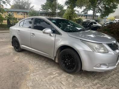 A picture of 2012 Toyota Avansis Painted on the first body Price 3