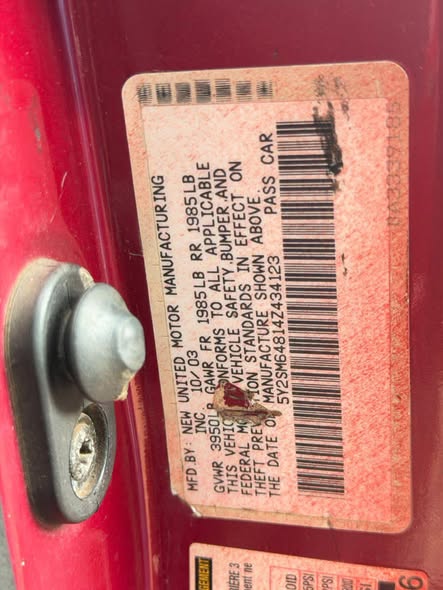 A picture of Hot Distress 2004 Pontiac vibe Price 3 4m last last