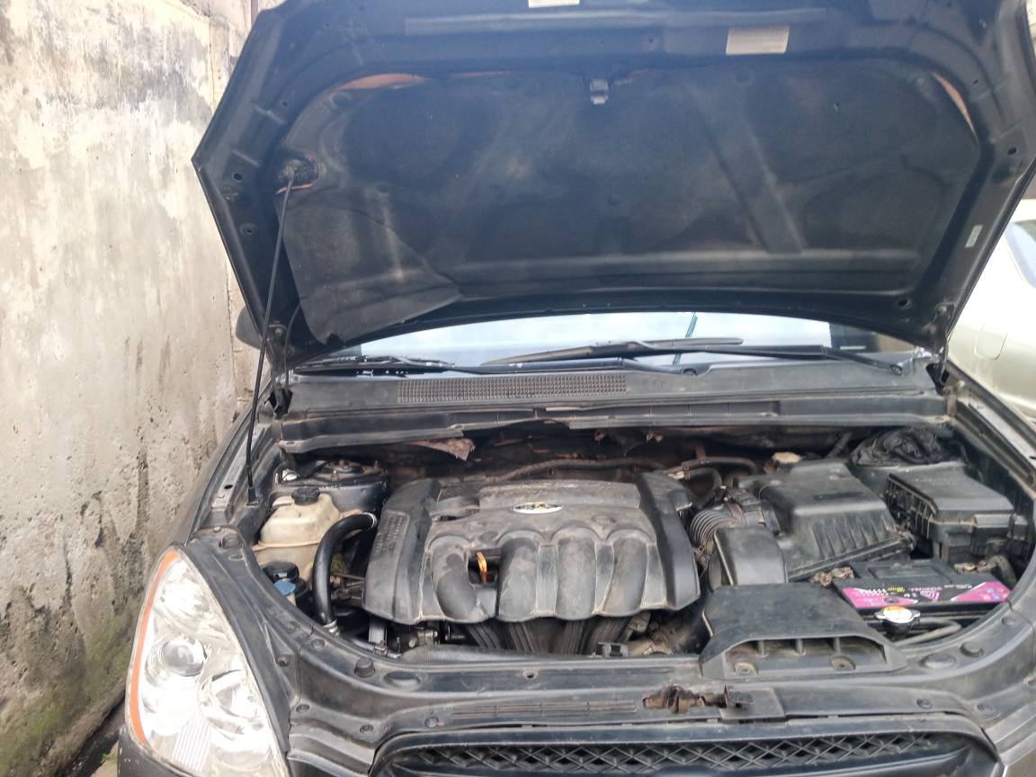 A picture of KIA RONDO 2007