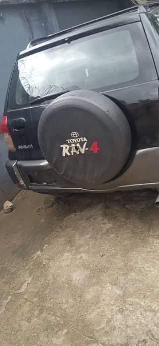 A picture of 2005 Toyota RAV 4
