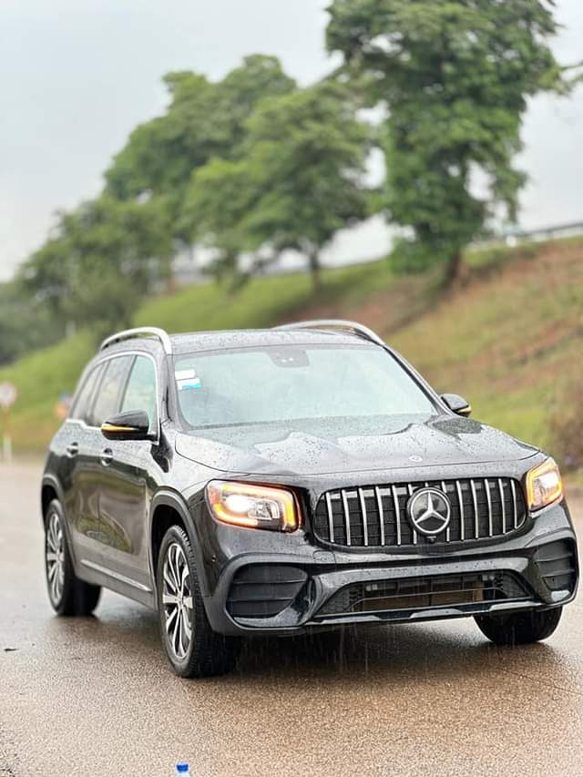 A picture of MERCEDES BENZ GLB250 2020
