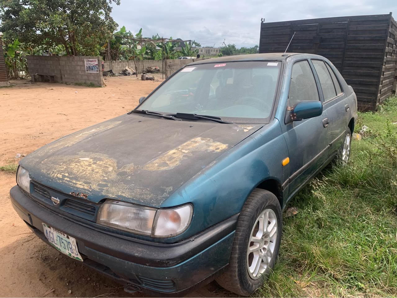 A picture of Nissan almera 09063393963
