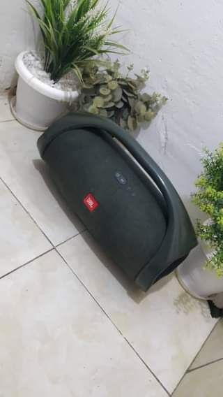 A picture of JBL boom box 1 and Onyx studio 5