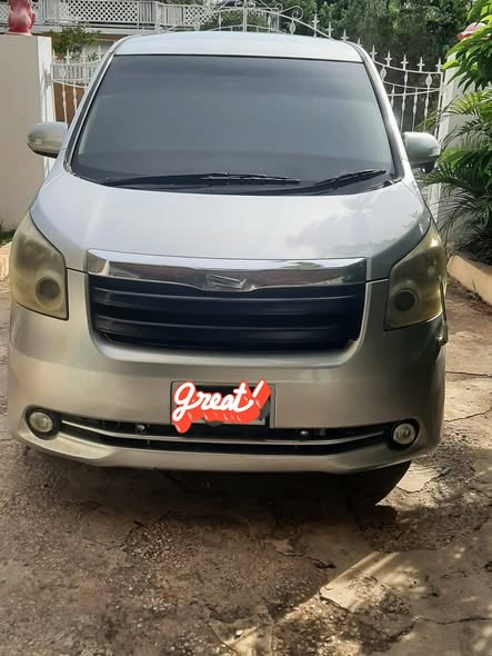 used toyota noah