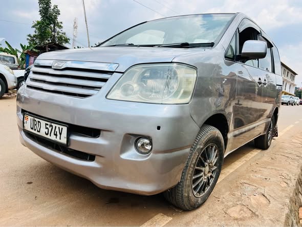 A picture of TOYOTA NOAH 17m 0759317866