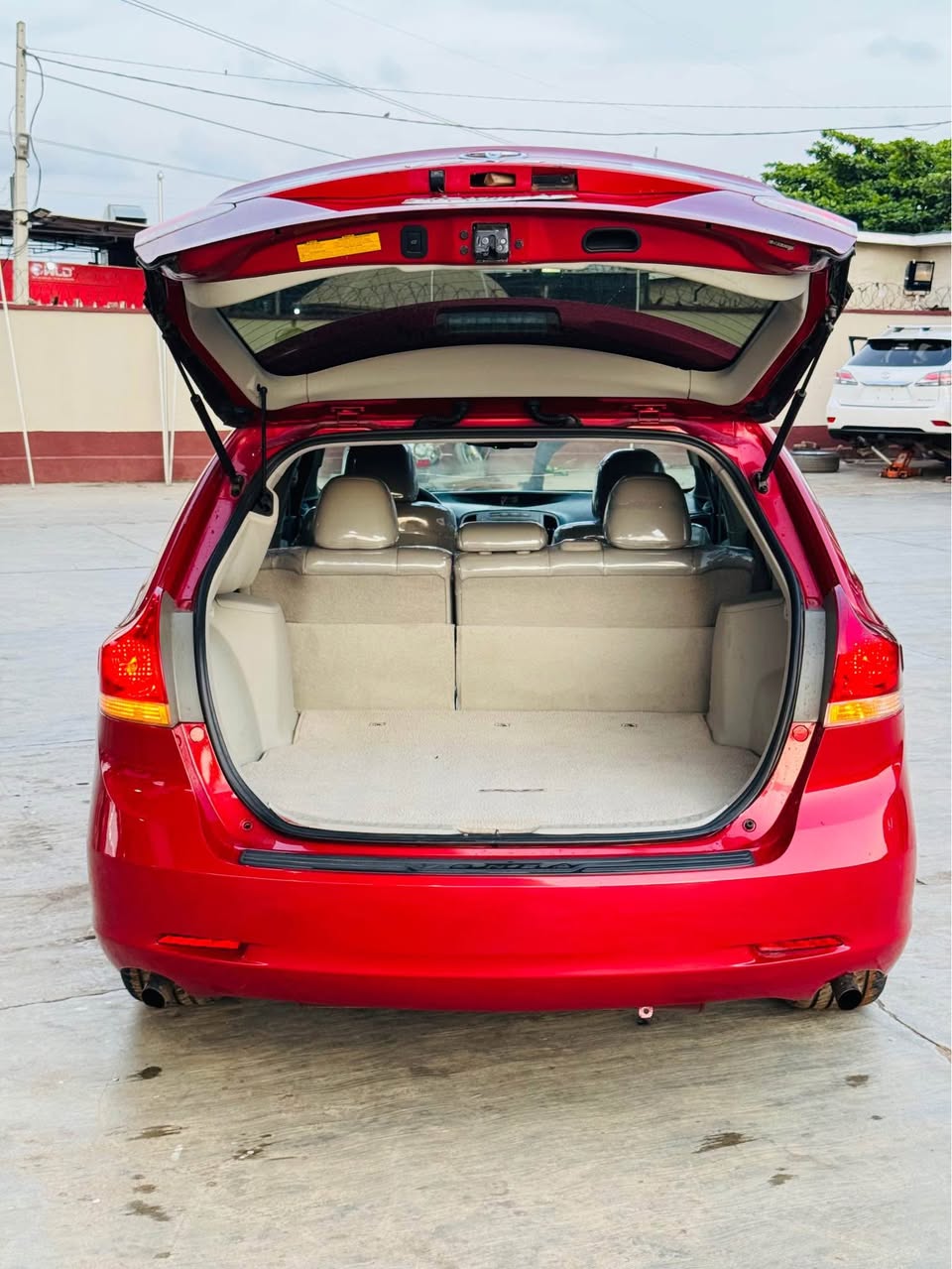 A picture of Reg Toyota venza toks standard
