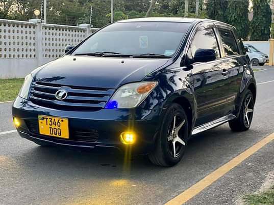 A picture of TOYOTA IST OLD MODEL ON SALE usajiri DQQ mwaka 2006