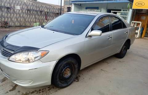 A picture of Toyota Camry 04 engine and gear perfect ok ac chilling