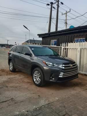 A picture of Foreign used 2016 Toyota Highlander le 