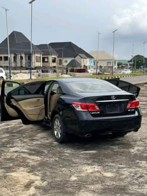 A picture of Lexus es350 Everything is working Owerri imo state Price 8