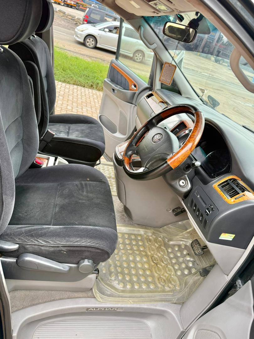 A picture of TOYOTA ALPHARD