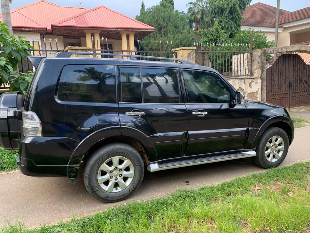 A picture of 2018 Mitsubishi Pajero For Cheap Sell