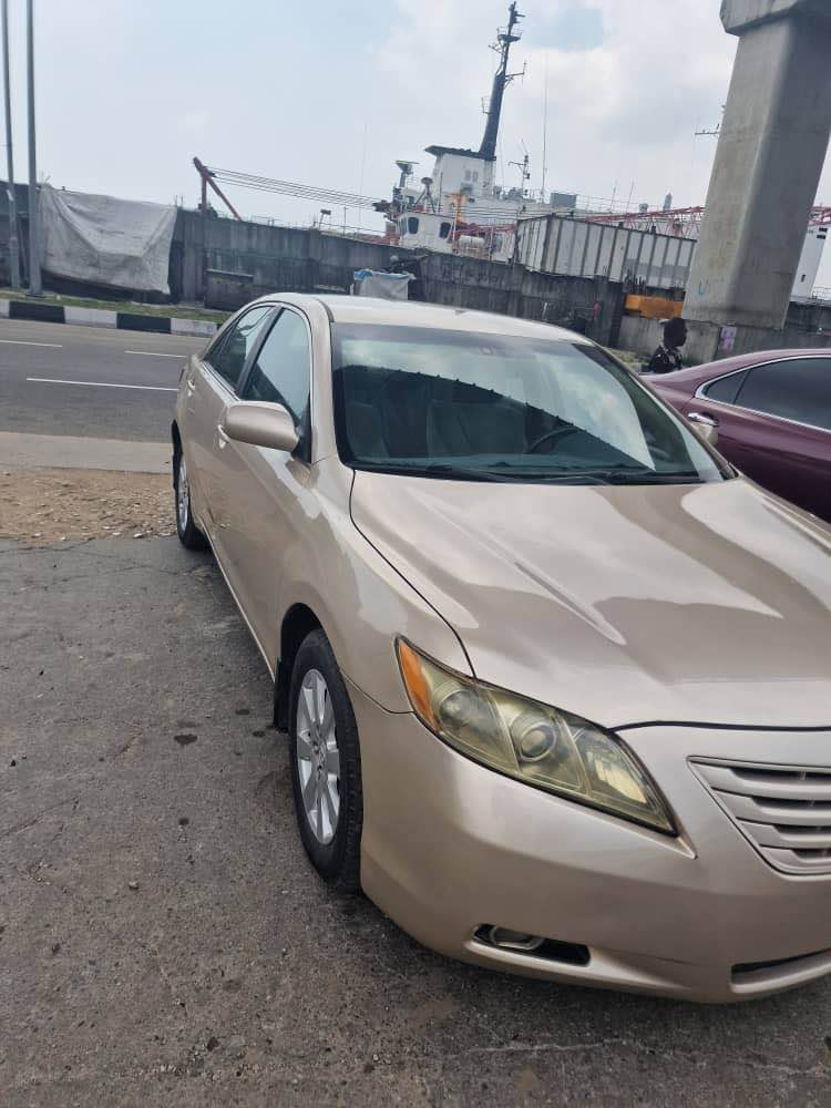 A picture of Camry 07