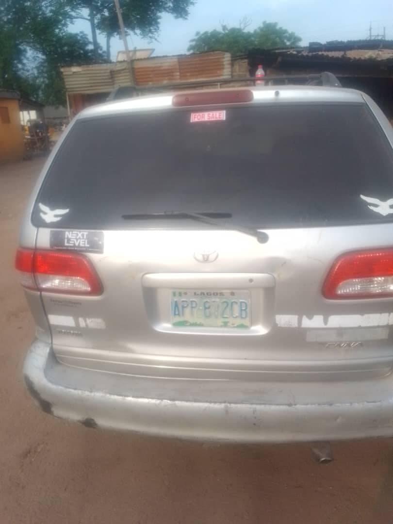 A picture of Toyota sienna