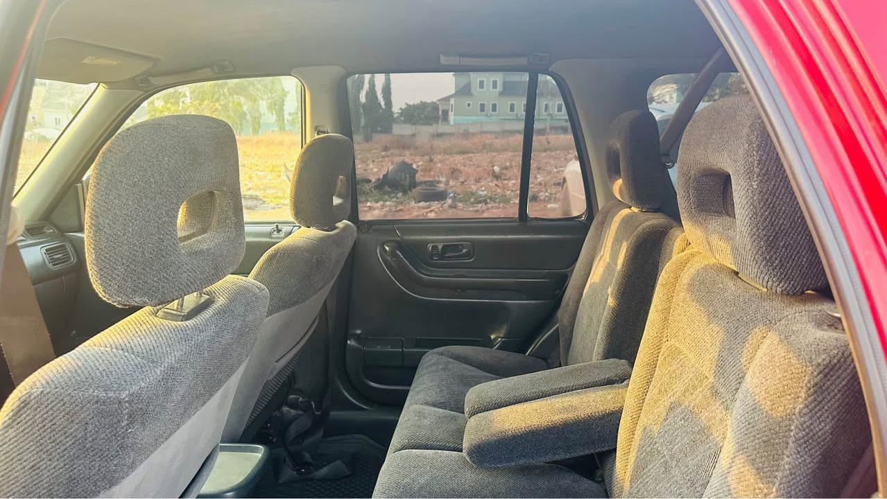 A picture of Honda CRV 2001 engine 75 interior and body extremely clean