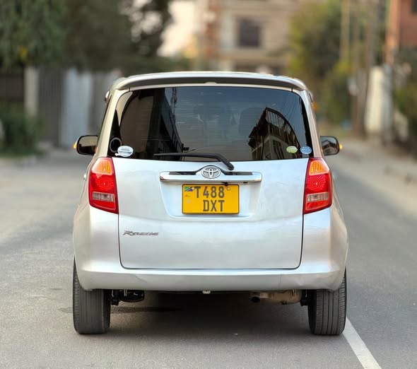 A picture of TOYOTA RACTIS