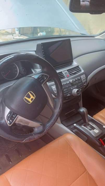 A picture of Honda Accord 2012