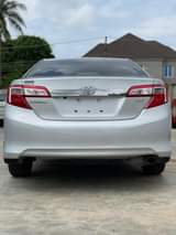 A picture of Toks XLE Toyota Camry 2014 model leather seats and Formica