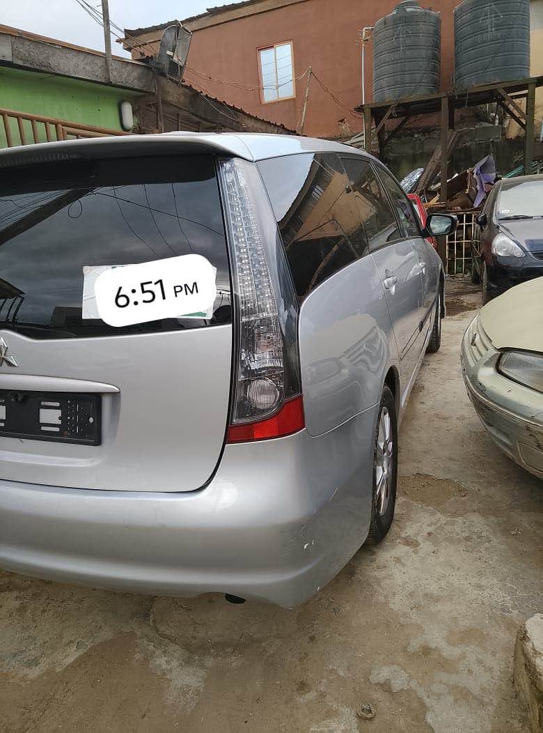 A picture of 2014 model FOREIGN USED Mitsubishi Grandis