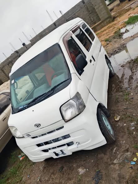 A picture of Registered Neatly Used mini bus Hijet new engine perfect gear