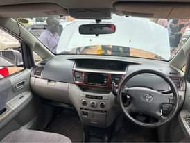 A picture of Toyota noah 4WD at 20m