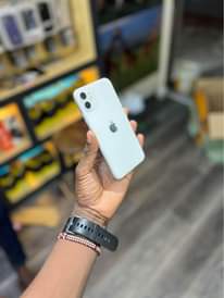A picture of Iphone 11 gb128