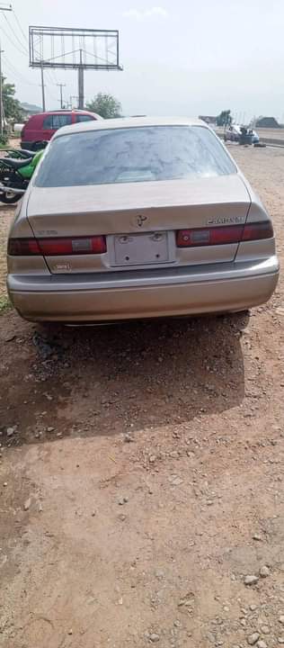 A picture of 1999 Toyota Tiny light Camry