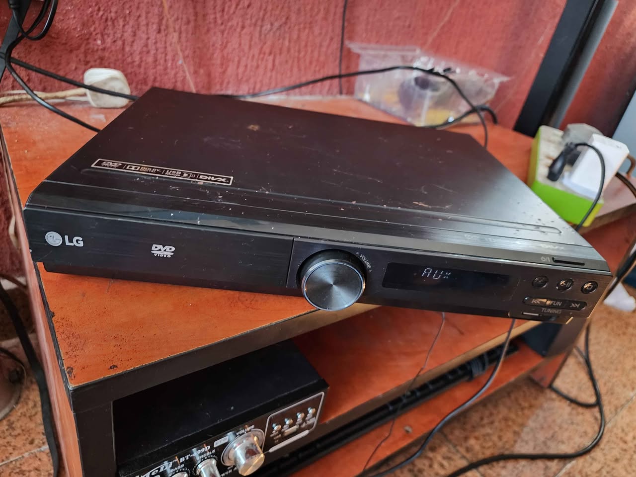 A picture of LG home theatre machine sound system with Bluetooth for sale