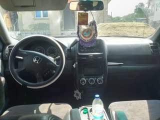 A picture of Honda CR V 2005 06