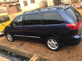 A picture of 2005 Toyota sienna