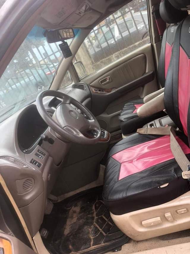 A picture of FREELexus Rx300 07088153375