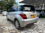 A picture of TOYOTA IST