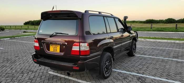 A picture of TOYOTA LAND CRUISEZER
