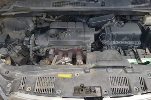 A picture of Toyota Highlander 2010 4 plugs engine 