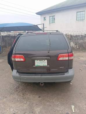A picture of Distress sell 2002 Toyota sienna pure first body 1 year