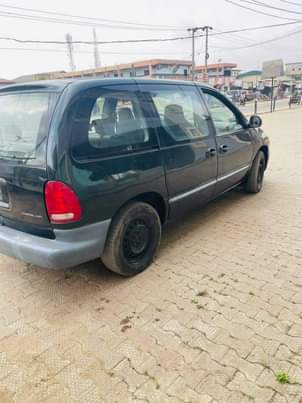 A picture of 2000 Dogde Caravan