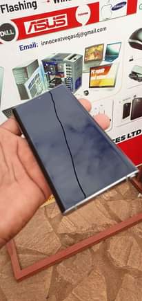 A picture of Samsung galaxy not 10 with 256GB 8gb ram on sell