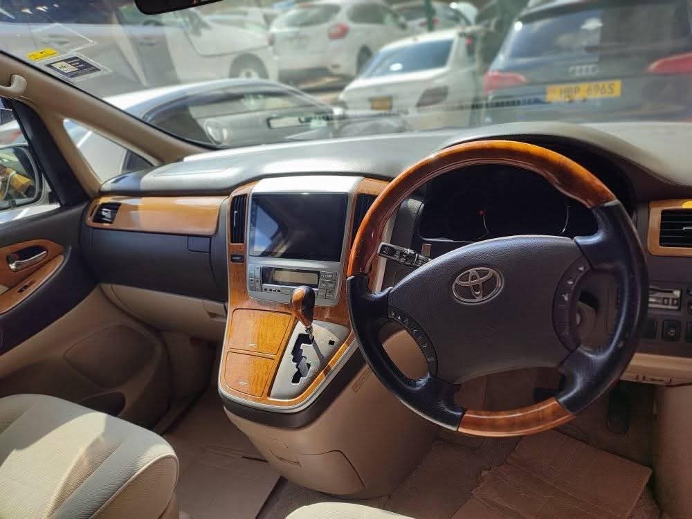 A picture of 2007 Toyota alphard