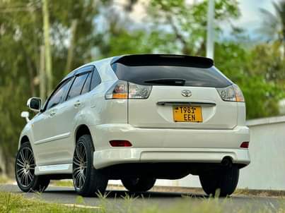 A picture of TOYOTA HARRIER
